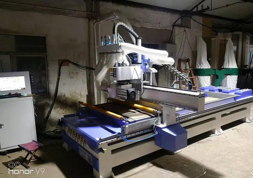 南京1325三工序帶鋸片開料機(圖4) 南京1325三工序帶鋸片開料機(圖4)