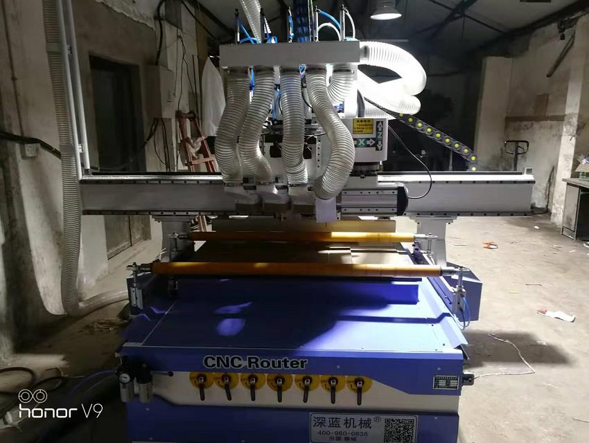 南京1325三工序帶鋸片開料機(圖5) 南京1325三工序帶鋸片開料機(圖5)