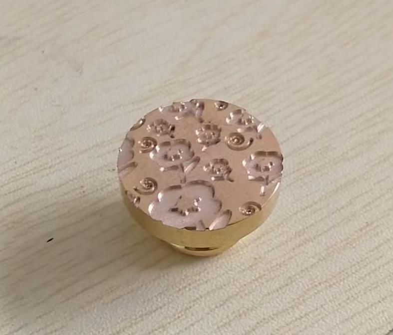 山東濰坊印章玉石雕刻機(jī)(圖2) 山東濰坊印章玉石雕刻機(jī)(圖2)