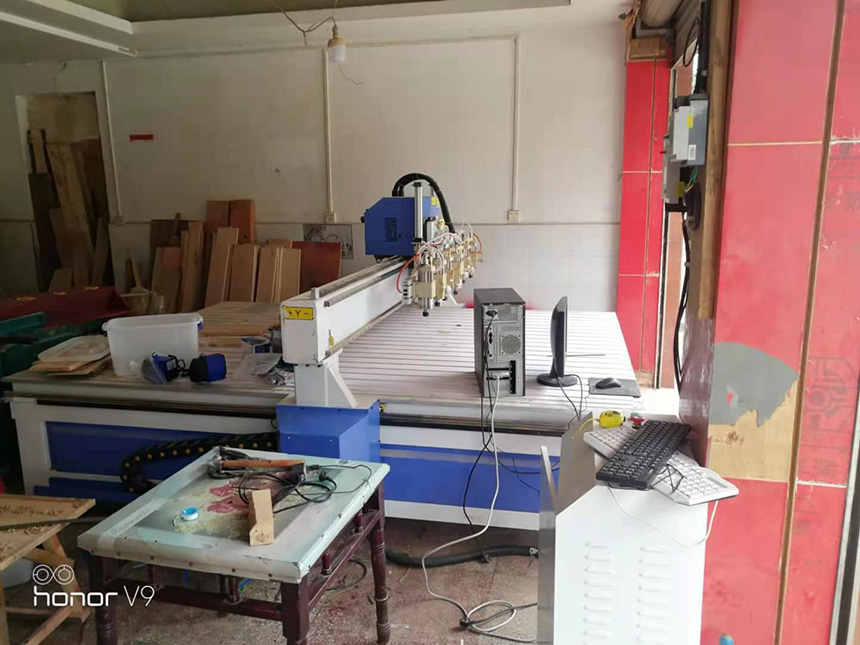 貴州福泉1825一拖六木工雕刻機(jī)(圖2) 貴州福泉1825一拖六木工雕刻機(jī)(圖2)