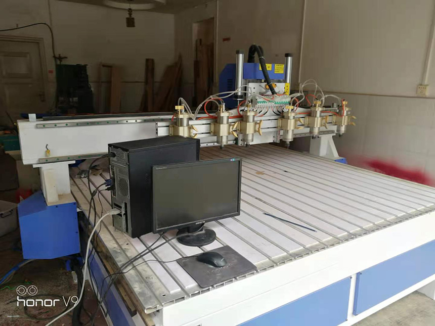 貴州福泉1825一拖六木工雕刻機(jī)(圖4) 貴州福泉1825一拖六木工雕刻機(jī)(圖4)